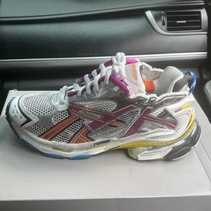 WOMEN'S& MEN  RUNNER SNEAKER IN GRE
